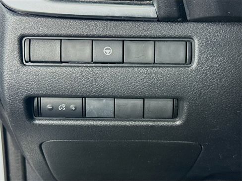 Certified 2022 Nissan Rogue SV image 17