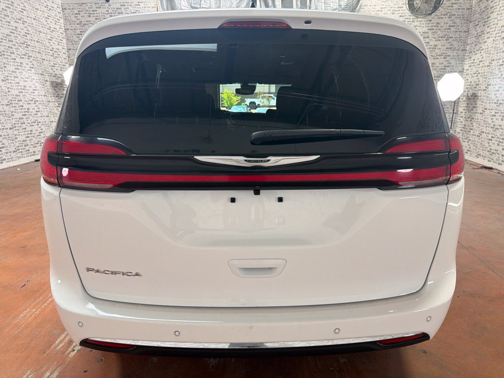 Used 2026 Chrysler Pacifica Select FWD image 6