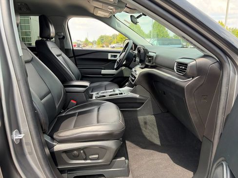 Used 2023 Ford Explorer XLT w/ Equipment Group 202A AWD/4WD image 11