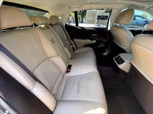 Used 2020 Lexus LS 500 w/ Accessory Package (Z2) RWD image 20