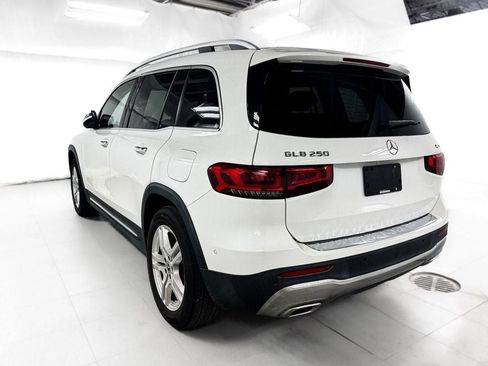 Used 2023 Mercedes-Benz GLB 250 4MATIC w/ Premium Package image 4