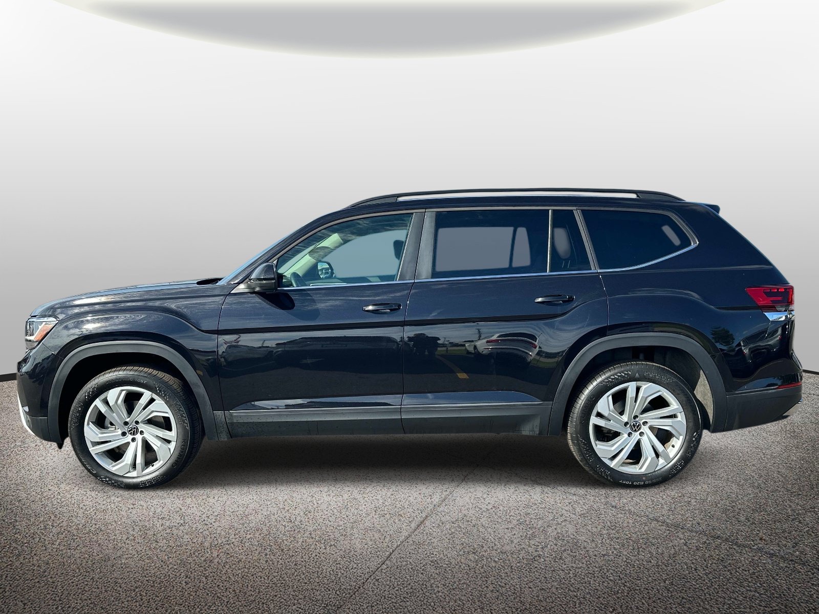 Used 2023 Volkswagen Atlas SE AWD/4WD image 2