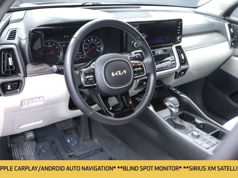 Used 2022 Kia Sorento S AWD/4WD image 5