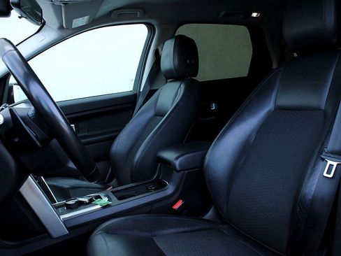 Used 2017 Land Rover Discovery Sport SE image 11