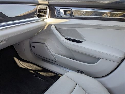 Used 2023 Porsche Panamera 4S w/ Premium Package image 20