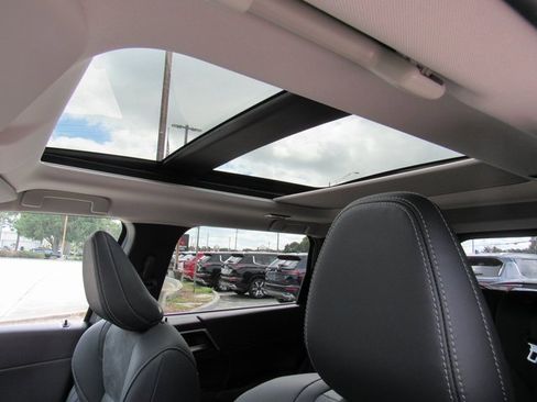 New 2025 Mitsubishi Outlander SE image 15