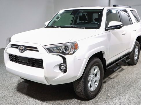Used 2023 Toyota 4Runner SR5 Premium w/ Moonroof Package AWD/4WD image 32