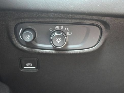 Used 2024 GMC Terrain SLE AWD/4WD image 16