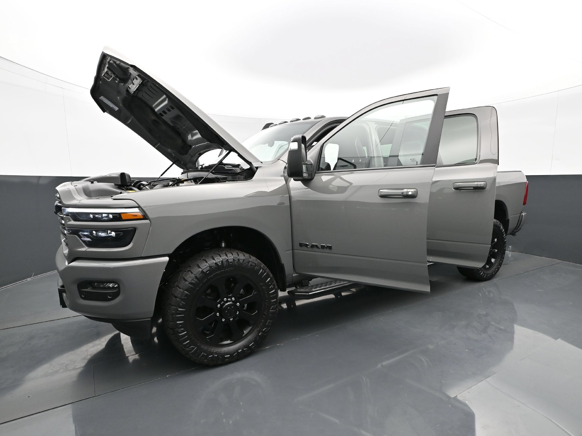 Used 2026 RAM 2500 Laramie w/ Night Edition AWD/4WD image 31