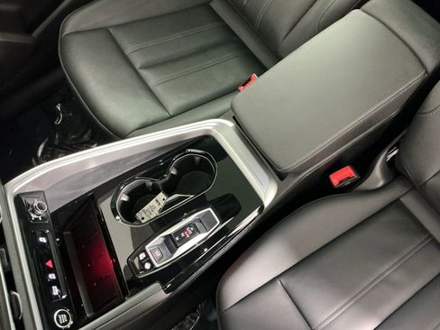 Used 2025 Audi Q5 Premium Plus w/ Premium Plus image 16