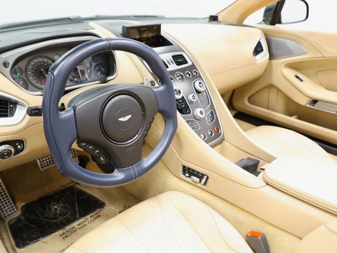 Used 2016 Aston Martin Vanquish Volante RWD image 2