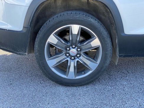 Used 2018 GMC Acadia SLT w/ LPO, Floor Liner Package image 9