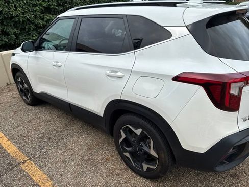 Used 2024 Kia Seltos EX AWD/4WD image 2