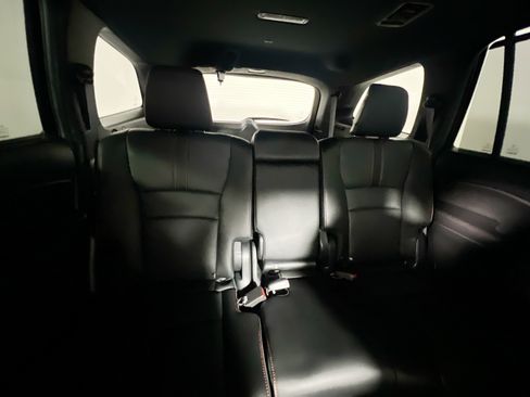 Used 2022 Honda Pilot TrailSport image 32