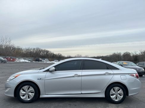 Used 2015 Hyundai Sonata Hybrid image 1