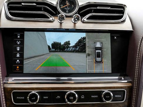 Used 2023 Bentley Bentayga Extended Wheelbase AWD/4WD image 25