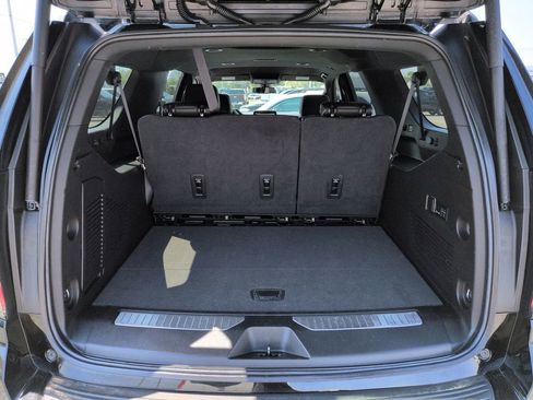 Used 2022 Chevrolet Suburban Premier image 31