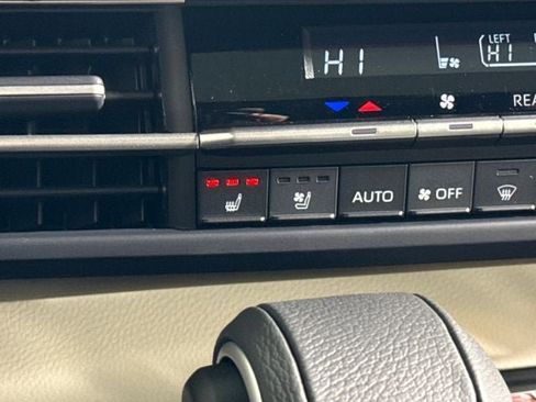 New 2025 Toyota Sienna Platinum image 33