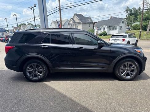 Used 2023 Ford Explorer XLT w/ Equipment Group 202A AWD/4WD image 5