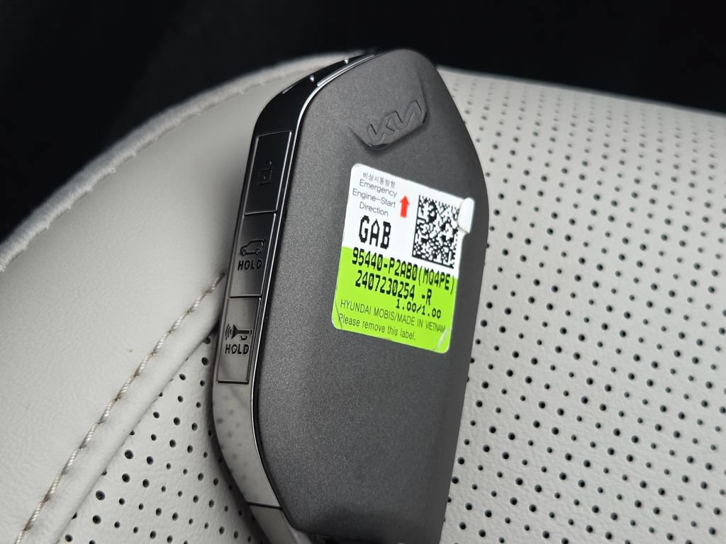 Used 2025 Kia Sorento SX AWD/4WD image 38