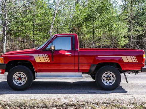 Used 1986 Toyota Pickup 4x4 Regular Cab Turbo image 3