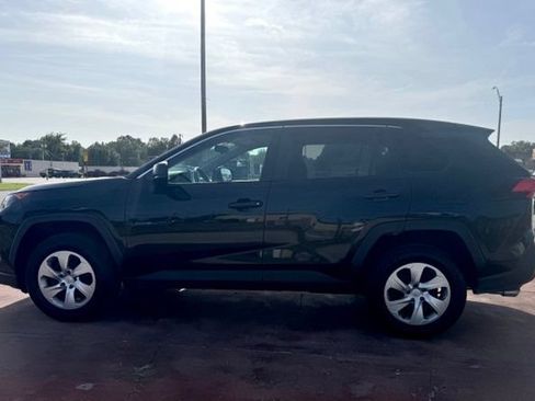 Used 2022 Toyota RAV4 LE AWD/4WD image 6