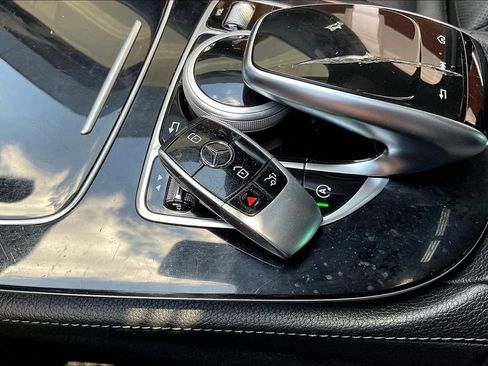 Used 2017 Mercedes-Benz E 300 image 34