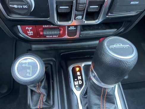 Used 2023 Jeep Gladiator Mojave w/ Cold Weather Group image 25