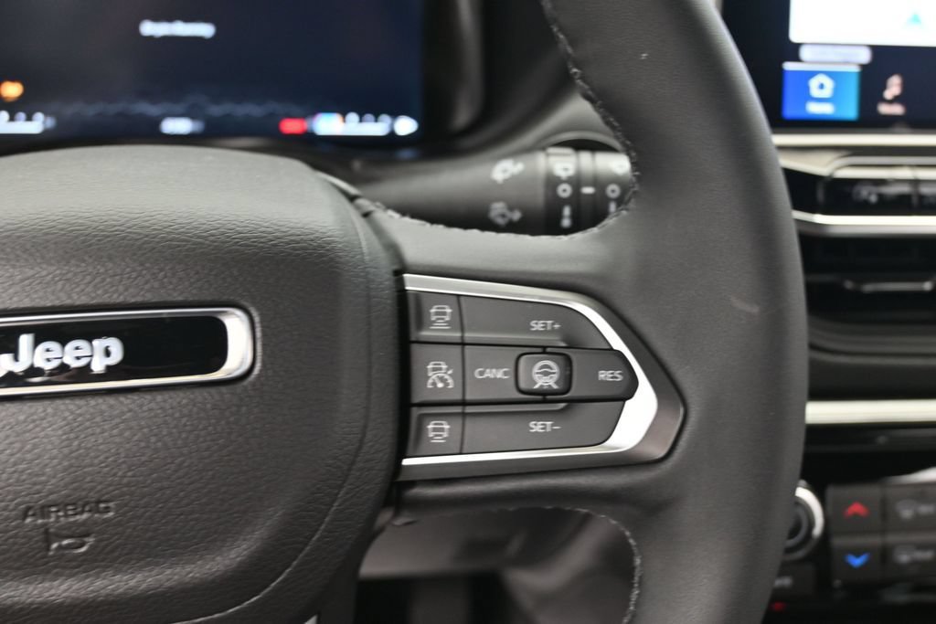 Used 2025 Jeep Compass Limited w/ Driver Assist Group I AWD/4WD image 31