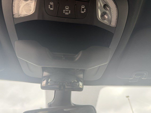 Used 2025 Chrysler Pacifica Select FWD image 21