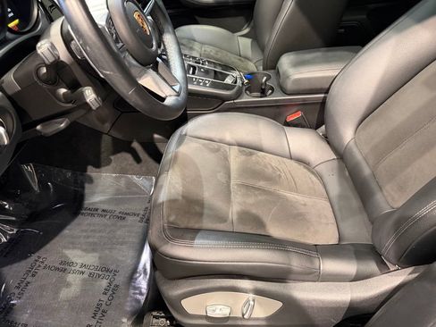 Used 2021 Porsche Macan AWD/4WD image 30