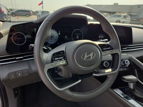 Used 2025 Hyundai Elantra SEL FWD image 18