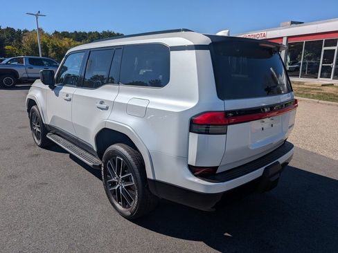 Used 2025 Lexus GX 550 w/ Accessory Package (Z1) image 3