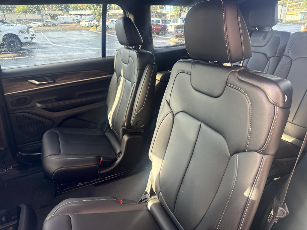 New 2027 Jeep Grand Cherokee L Limited w/ Limited Altitude Package AWD/4WD image 22