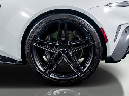 Used 2025 Aston Martin V8 Vantage Coupe image 38