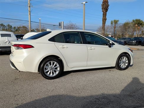 Used 2020 Toyota Corolla LE w/ LE Premium Package image 6