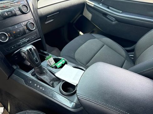 Used 2018 Ford Explorer XLT FWD image 11