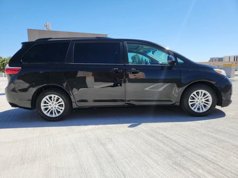 Used 2015 Toyota Sienna XLE w/ XLE Navigation Package image 6
