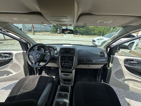 Used 2012 Dodge Grand Caravan SXT FWD image 14