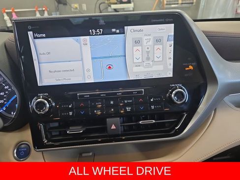Used 2021 Toyota Highlander Platinum AWD/4WD image 20