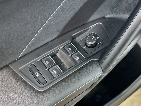 Used 2023 Volkswagen Tiguan SE R-Line image 17