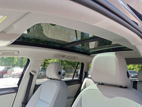Used 2023 Volkswagen Tiguan SE w/ Panoramic Sunroof Package AWD/4WD image 21