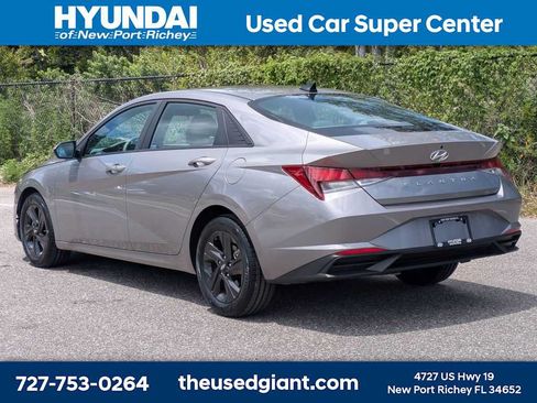 Certified 2023 Hyundai Elantra SEL w/ Cargo Package FWD image 3