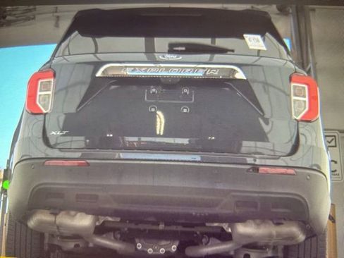 Used 2022 Ford Explorer XLT image 9