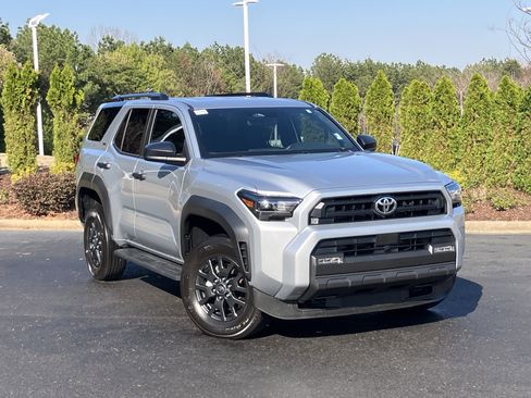 Used 2025 Toyota 4Runner SR5 image 2