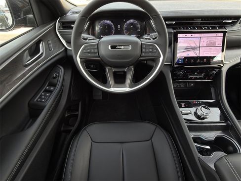 New 2025 Jeep Grand Cherokee Limited w/ Black Appearance Package image 11