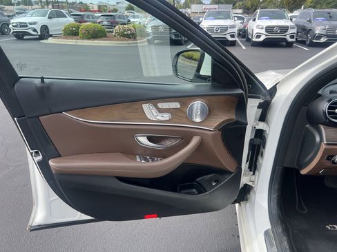 Used 2018 Mercedes-Benz E 400 4MATIC Sedan image 14