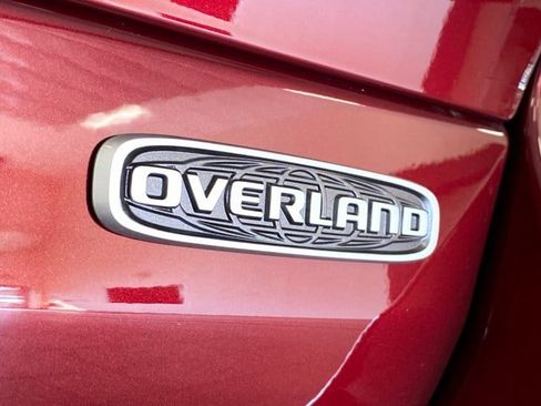 Used 2025 Jeep Grand Cherokee Overland w/ Luxury Tech Group IV AWD/4WD image 7