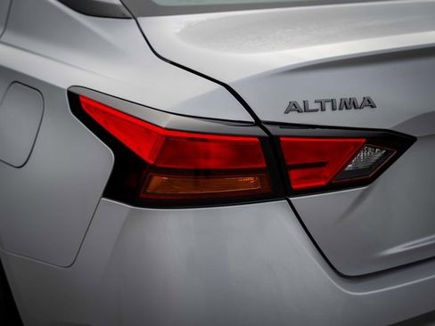 Used 2024 Nissan Altima 2.5 SV image 9