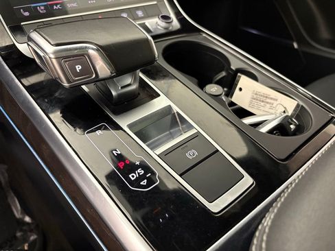 Used 2020 Audi Q8 Premium Plus AWD/4WD image 32